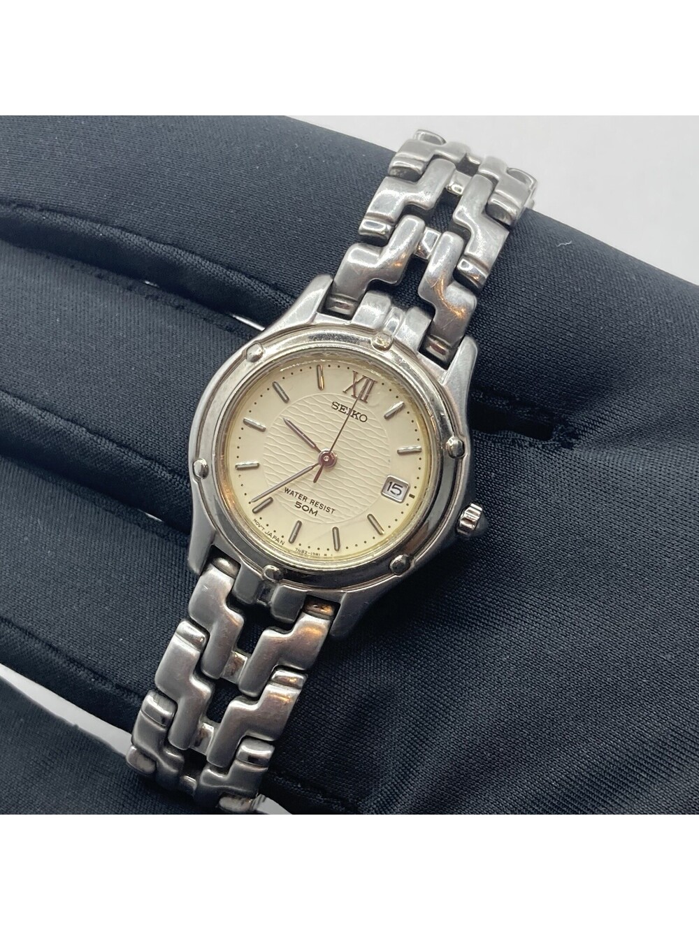 Vintage Women's Seiko Quartz Watch 7N82-0509 Textured Dial Silver Tone UNTESTED